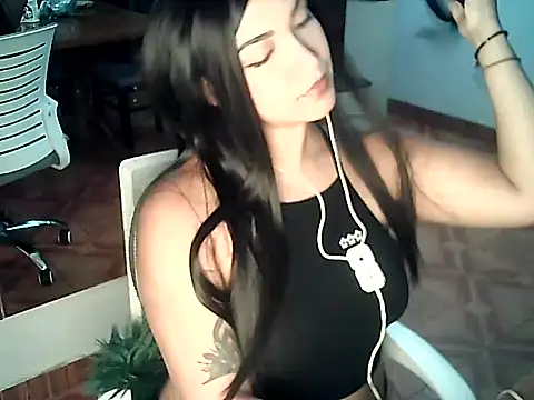 FallsForHerSmile online show from February 25, 3:18 am