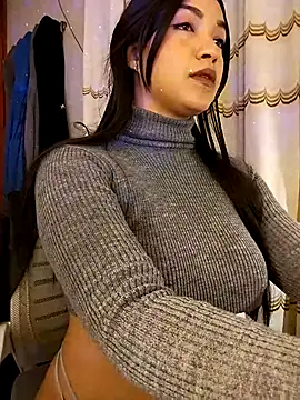 FallsForHerSmile online show from March 26, 6:11 am