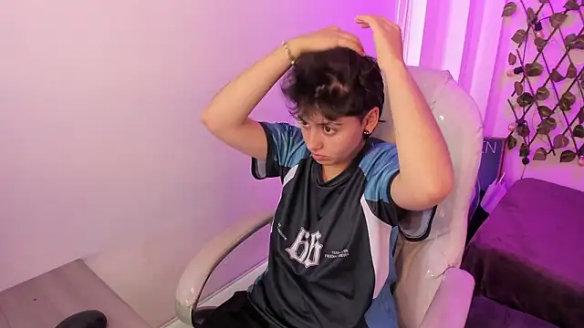 Nathaly ds online show from March 6, 7:31 pm