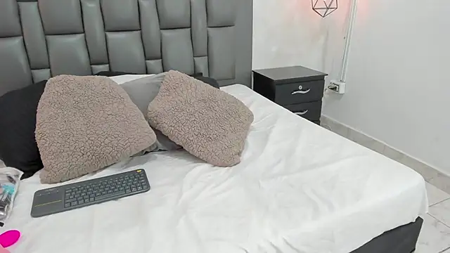 dakota roussee online show from November 15, 12:31 pm