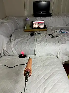 Snapshot of Ozge-SluttyScream69 chatting on November 26, 12:10 am Ozge-SluttyScream69 online show from November 26, 12:10 am