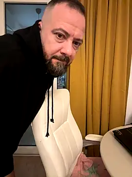 Snapshot of DavidMaros chatting on October 3, 4:58 am DavidMaros online show from October 3, 4:58 am