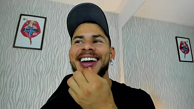 Snapshot of dylan_jacobx chatting on November 6, 3:32 am dylan jacobx online show from November 6, 3:32 am