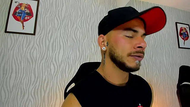 Snapshot of dylan_jacobx chatting on October 26, 1:50 am dylan jacobx online show from October 26, 1:50 am