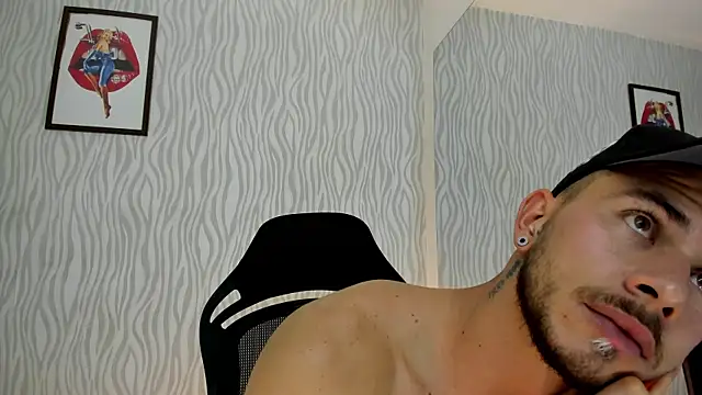 Snapshot of dylan_jacobx chatting on October 14, 11:04 pm dylan jacobx online show from October 14, 11:04 pm