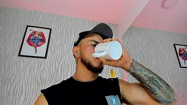 Snapshot of dylan_jacobx chatting on November 18, 3:21 am dylan jacobx online show from November 18, 3:21 am