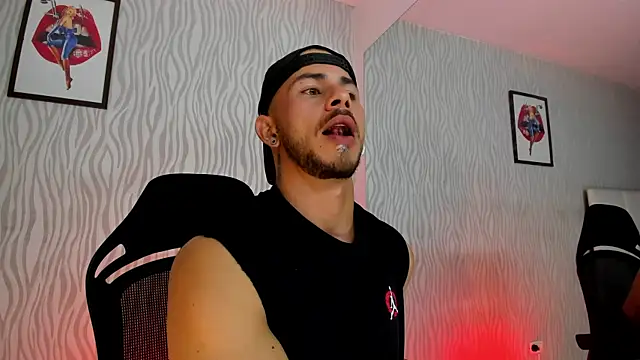 Snapshot of dylan_jacobx chatting on November 21, 3:05 am dylan jacobx online show from November 21, 3:05 am