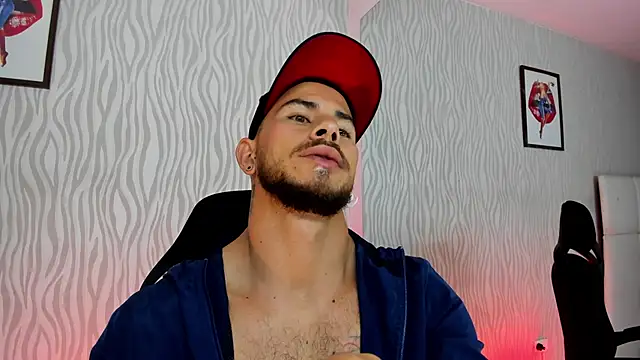 Snapshot of dylan_jacobx chatting on November 19, 2:33 am dylan jacobx online show from November 19, 2:33 am