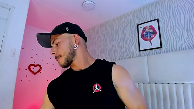 Snapshot of dylan_jacobx chatting on November 26, 3:06 am dylan jacobx online show from November 26, 3:06 am