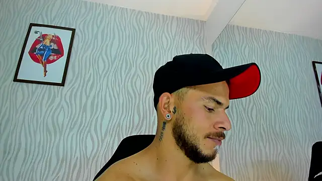 Snapshot of dylan_jacobx chatting on November 5, 3:20 am dylan jacobx online show from November 5, 3:20 am