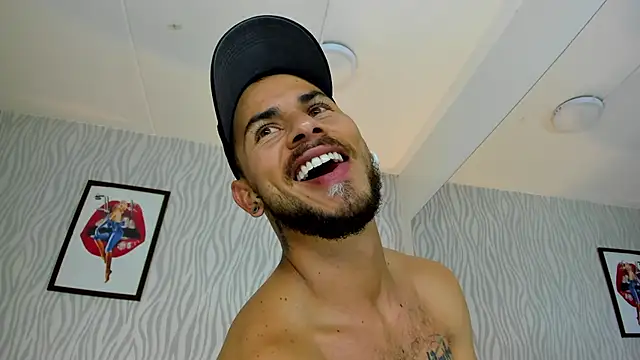 Snapshot of dylan_jacobx chatting on November 7, 3:11 am dylan jacobx online show from November 7, 3:11 am