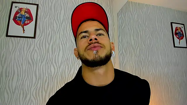 Snapshot of dylan_jacobx chatting on October 28, 3:07 am dylan jacobx online show from October 28, 3:07 am