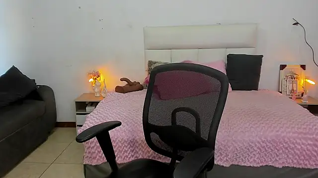 hannahdvil1 online show from April 27, 12:25 pm