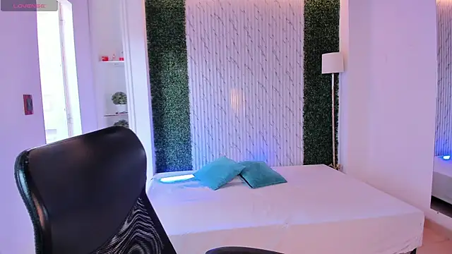 sofiacaramel online show from December 3, 4:17 pm