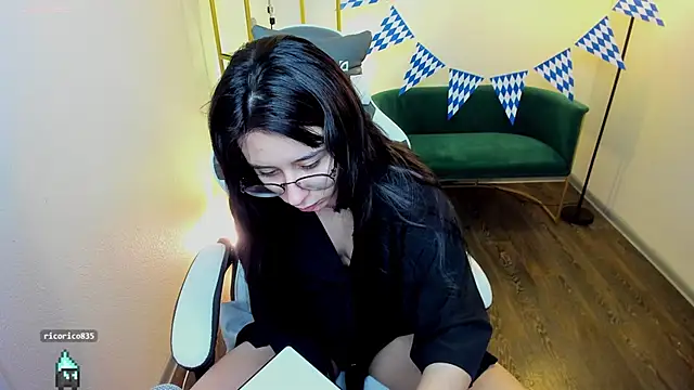 meomeee online show from September 16, 4:30 pm