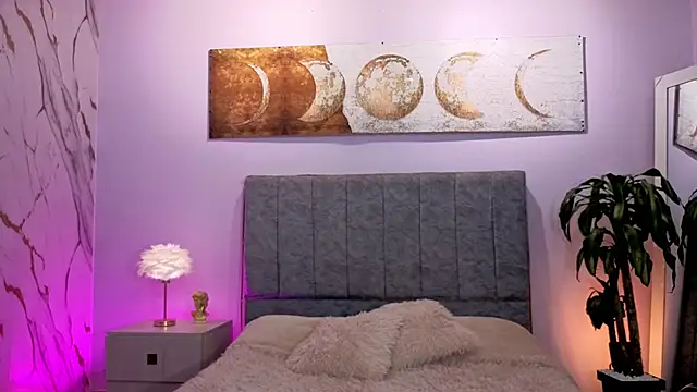 antonellastar24  online show from April 6, 8:10 pm