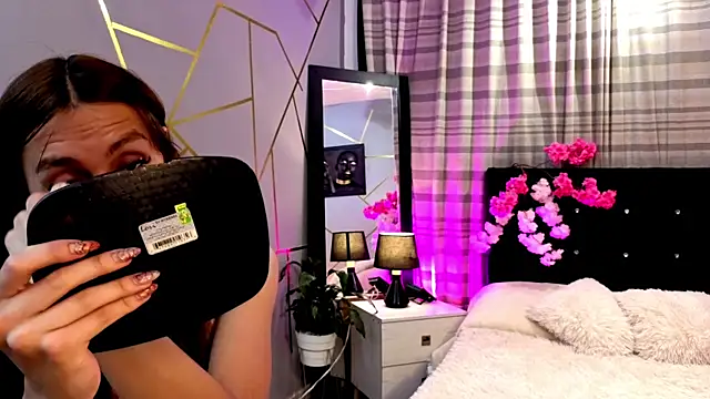 antonellastar24  online show from November 10, 3:44 am