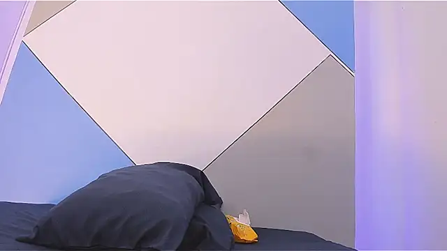 emily cross online show from April 17, 7:49 pm