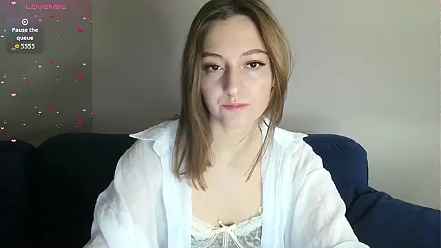 white liillyy online show from February 6, 6:26 pm