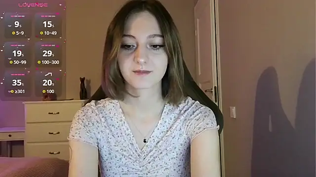 Snapshot of white_liillyy chatting on June 15, 7:57 pm white liillyy online show from June 15, 7:57 pm