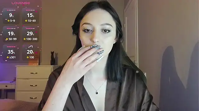 white liillyy online show from April 28, 9:08 pm