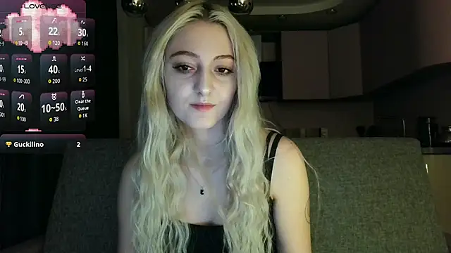white liillyy online show from October 18, 6:54 pm