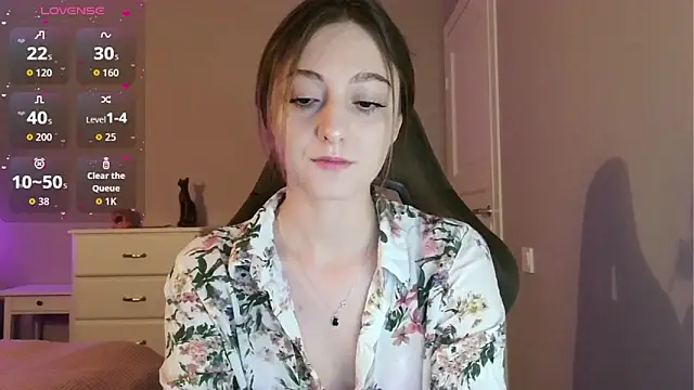 Snapshot of white_liillyy chatting on June 22, 9:23 pm white liillyy online show from June 22, 9:23 pm