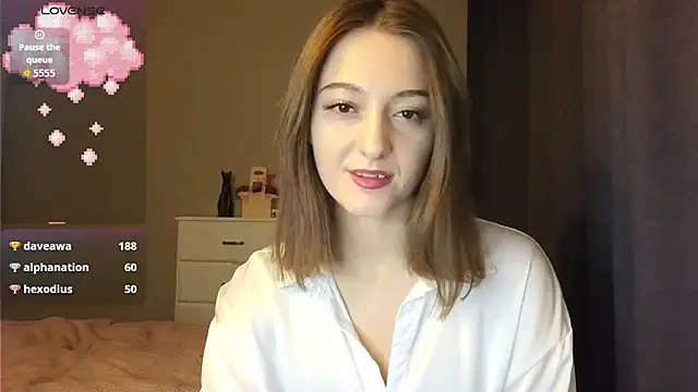 white liillyy online show from December 15, 10:15 pm