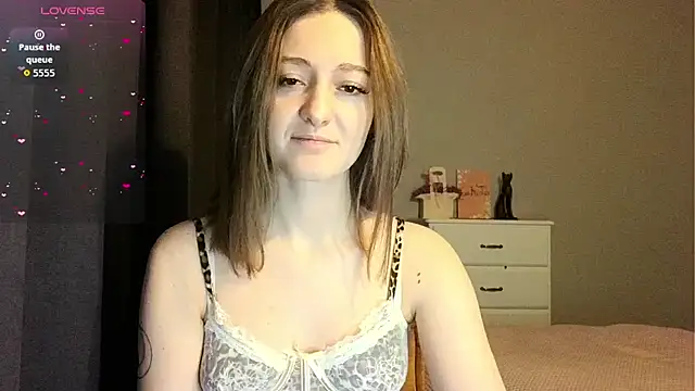 white liillyy online show from February 5, 10:05 pm