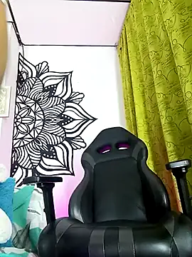 Snapshot of angela_bigdick chatting on October 14, 11:47 pm angela bigdick online show from October 14, 11:47 pm
