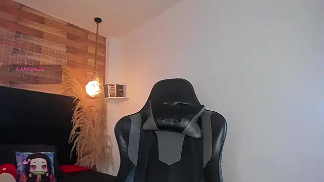 Snapshot of Emily_brown04 chatting on October 24, 1:10 pm Emily brown04 online show from October 24, 1:10 pm