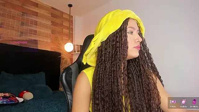 Snapshot of Emily_brown04 chatting on October 12, 1:12 pm Emily brown04 online show from October 12, 1:12 pm