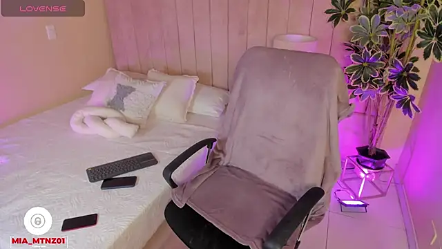 Mia mtnz02 online show from November 10, 1:21 am