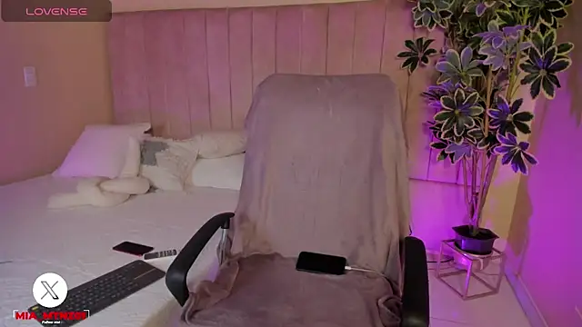 Mia mtnz02 online show from November 8, 12:47 am