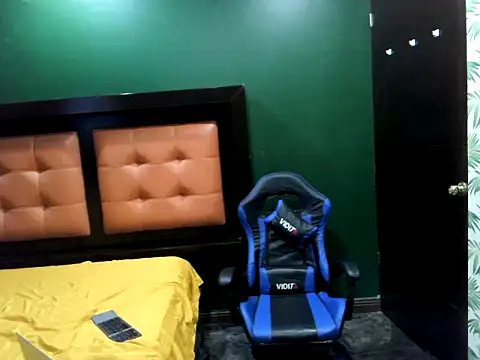 Snapshot of Thiagoforyou chatting on October 29, 12:20 am Thiagoforyou online show from October 29, 12:20 am