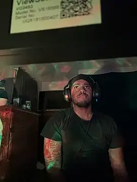 tyrek5051 online show from November 20, 5:41 am