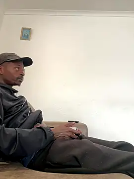 Snapshot of AllDayBbC chatting on December 19, 10:39 am AllDayBbC online show from December 19, 10:39 am