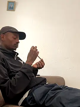 Snapshot of AllDayBbC chatting on December 18, 9:25 am AllDayBbC online show from December 18, 9:25 am