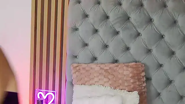 Snapshot of LunaHart chatting on July 10, 2:17 pm LunaHart online show from July 10, 2:17 pm