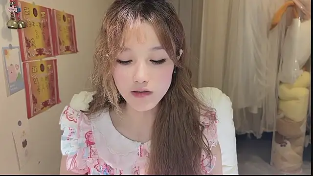 Snapshot of FuFu-puff chatting on October 12, 12:17 pm FuFu-puff online show from October 12, 12:17 pm
