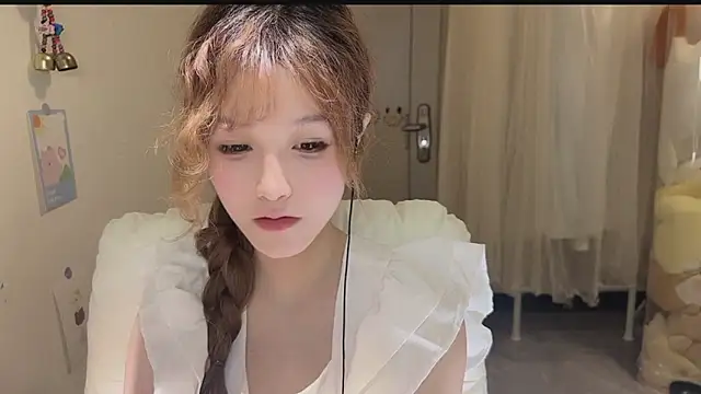 Snapshot of FuFu-puff chatting on October 6, 12:06 pm FuFu-puff online show from October 6, 12:06 pm