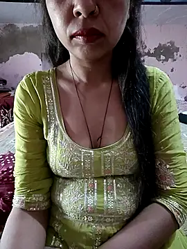 Snapshot of Paakhi-Singh chatting on December 22, 6:13 am Paakhi-Singh online show from December 22, 6:13 am