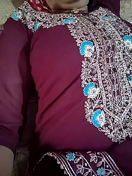 Snapshot of Paakhi-Singh chatting on November 3, 7:13 am Paakhi-Singh online show from November 3, 7:13 am