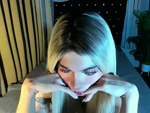 samantha fox8 online show from October 17, 9:45 am