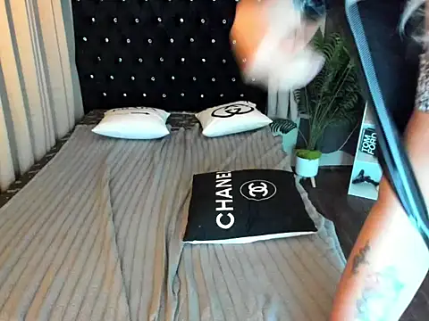 samantha fox8 online show from September 22, 10:05 pm