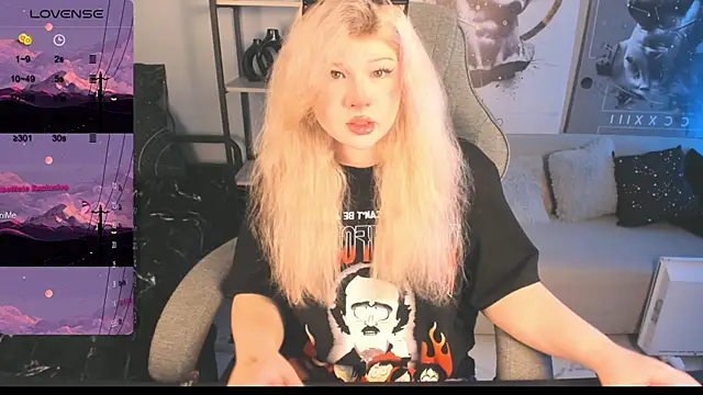 Snapshot of LilithNelson chatting on October 22, 5:45 pm LilithNelson online show from October 22, 5:45 pm