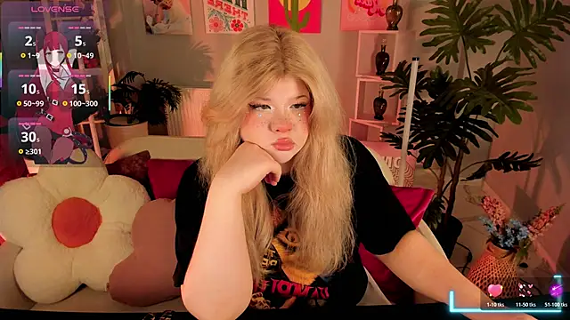 Snapshot of LilithNelson chatting on November 8, 8:34 pm LilithNelson online show from November 8, 8:34 pm