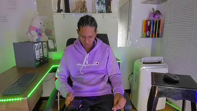 DEAMOL online show from February 6, 1:18 pm