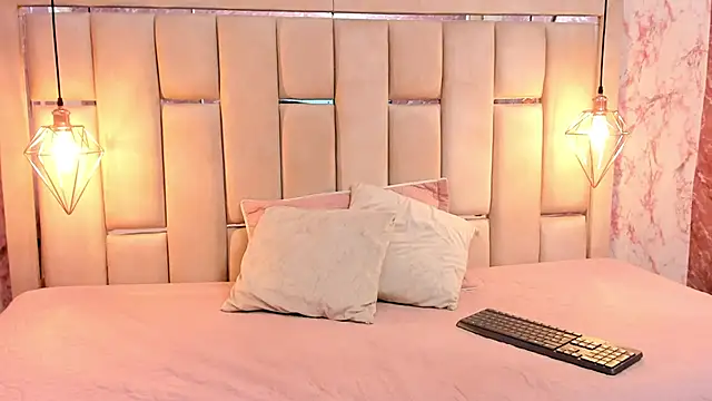 WILD FIREE  online show from October 12, 8:10 pm