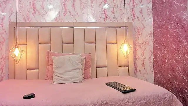 Snapshot of WILD_FIREE_ chatting on December 15, 8:03 pm WILD FIREE online show from December 15, 8:03 pm